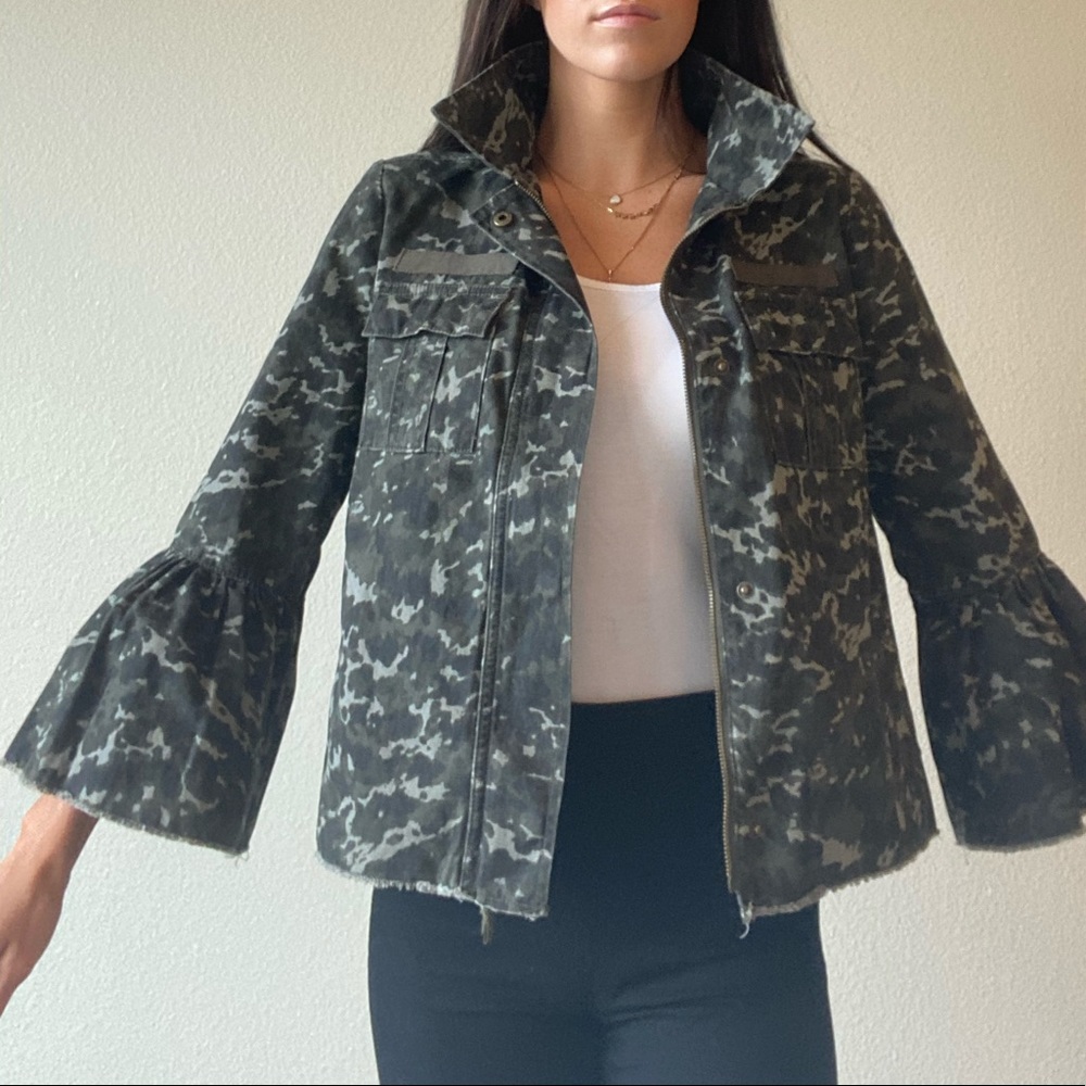 ✨CAMO JACKET✨
